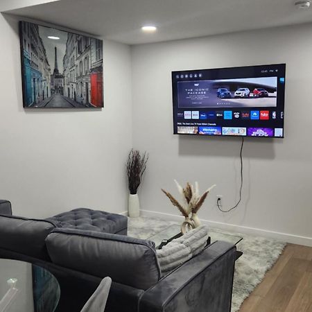 Modern 2 Bedroom Basement Suite At West Edmonton Eksteriør billede