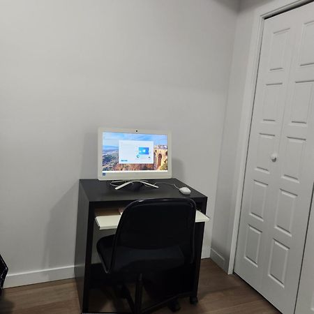 Modern 2 Bedroom Basement Suite At West Edmonton Eksteriør billede