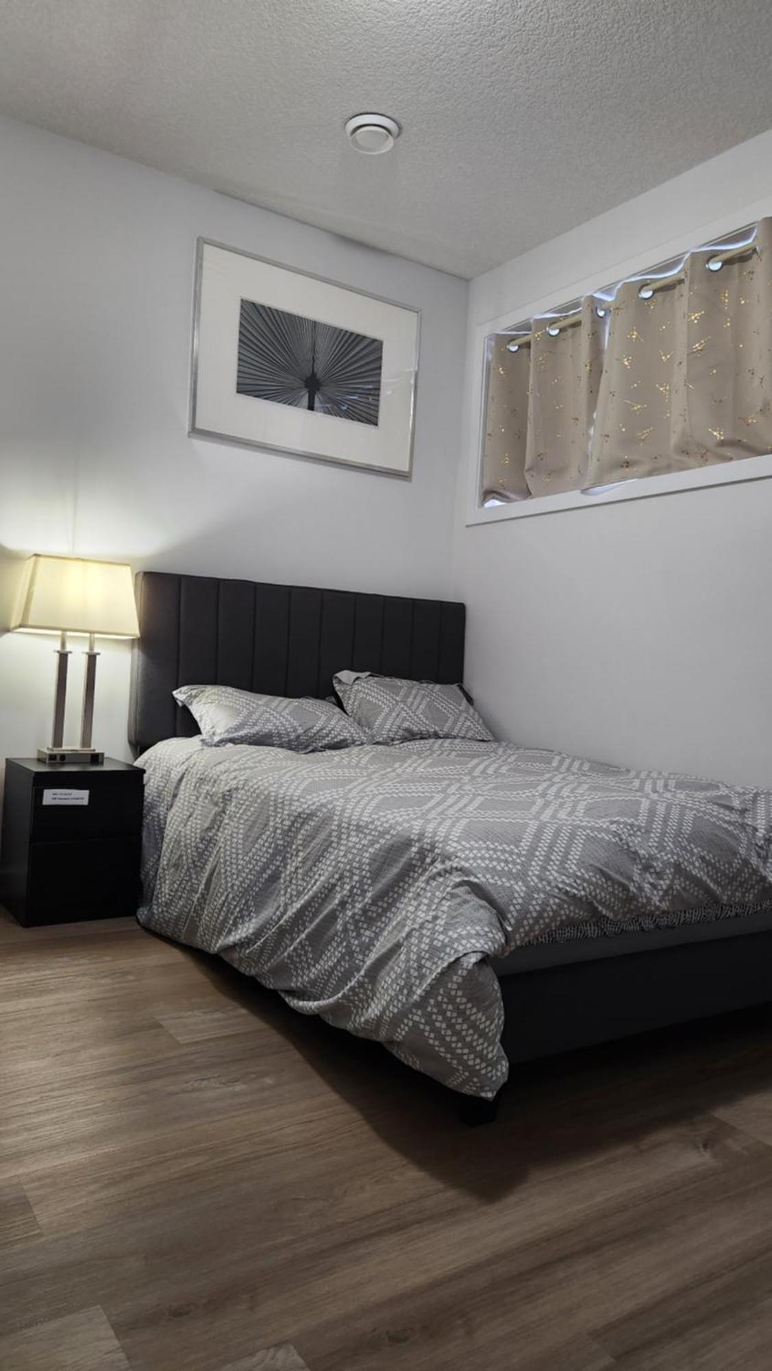 Modern 2 Bedroom Basement Suite At West Edmonton Eksteriør billede