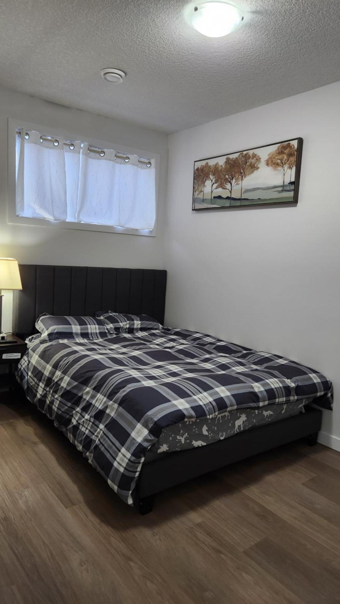Modern 2 Bedroom Basement Suite At West Edmonton Eksteriør billede