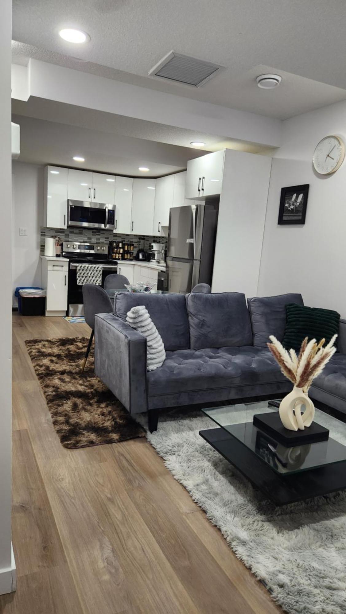 Modern 2 Bedroom Basement Suite At West Edmonton Eksteriør billede